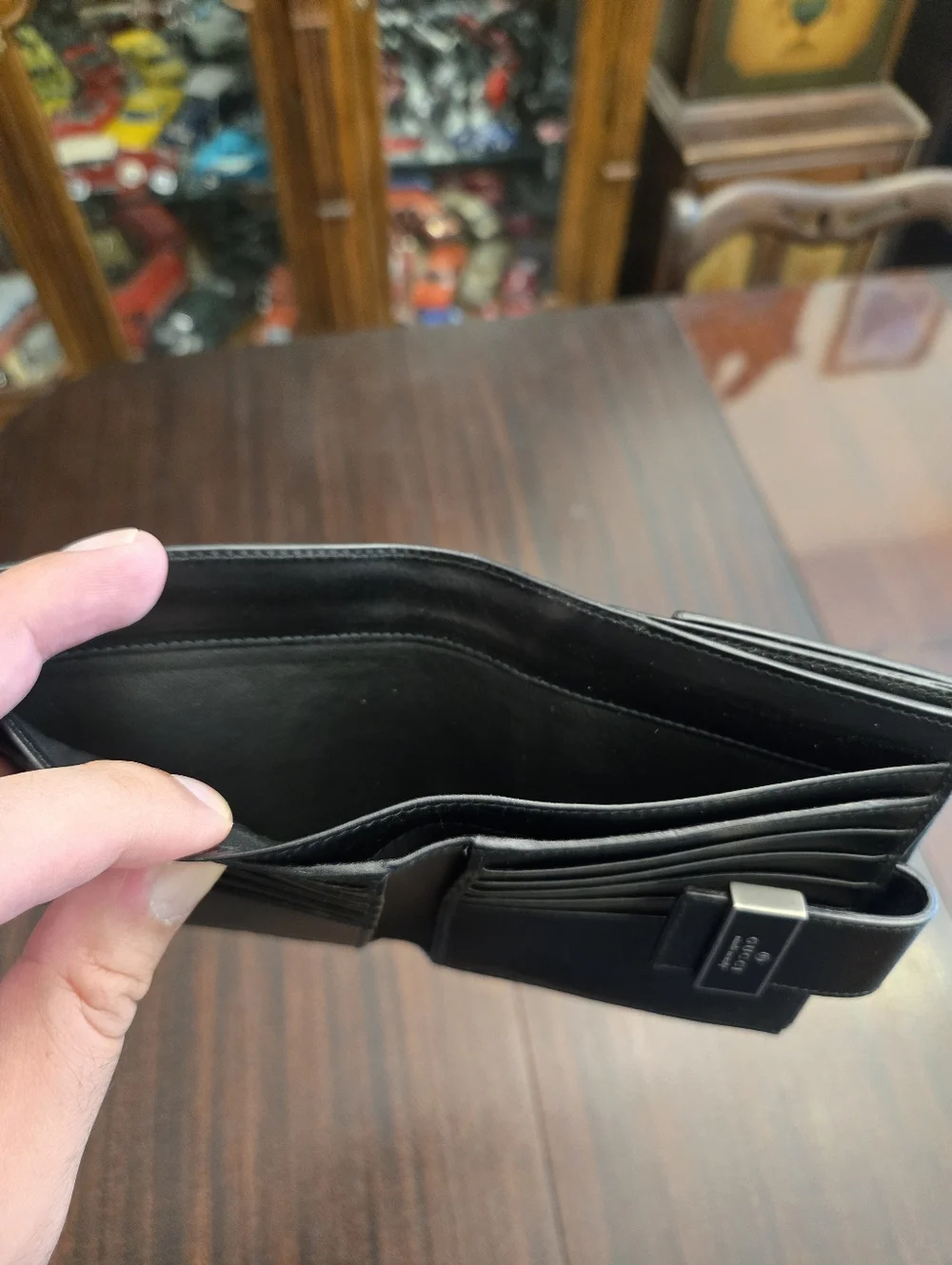 Gucci Two-Tone Men’s Card & Key Holder Wallet in Beige and Black